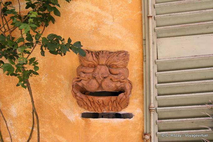La Garde-Freinet, drôle de boîte aux lettres, Provence, France