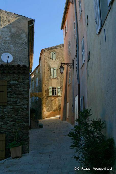 Gassin, ombre qui s'étend, Provence, France