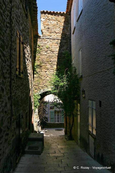 Arrière de la porte des Sarrazins, Gassin, Provence, France