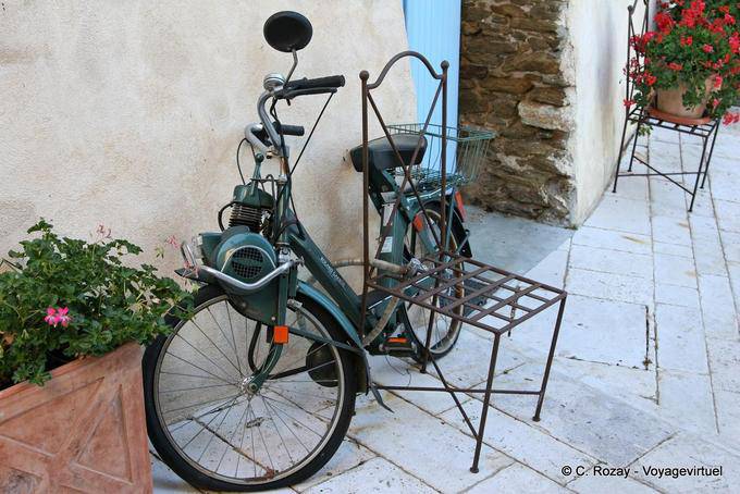 Le vieux Solex - Gassin, Provence, France