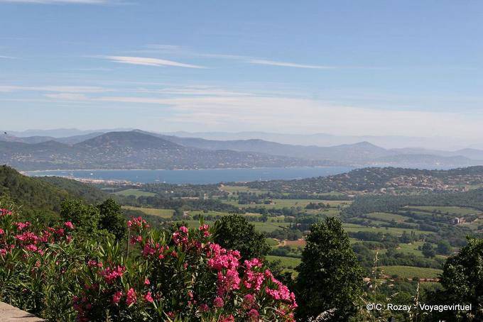 Panorama sur le golfe de Saint-Tropez depuis Gassin, Provence, France