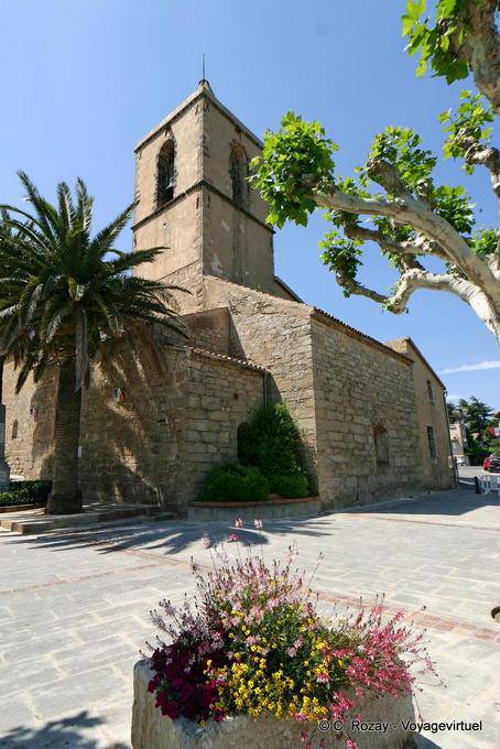 Grimaud, vue sur l'Eglise Saint-Michel, Provence, France
