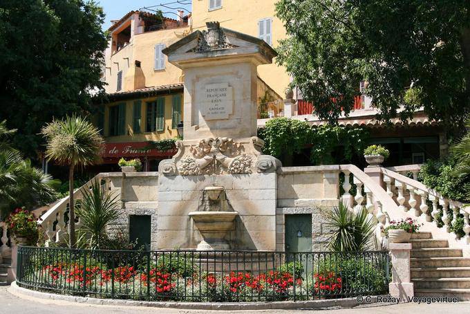 Grimaud: fontaine des eaux de Grimaud, Provence, France