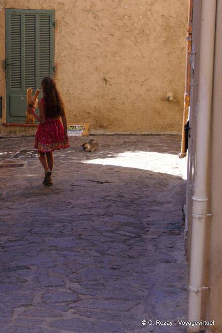 Ramatuelle, la petite fille aux baguettes, Provence, France