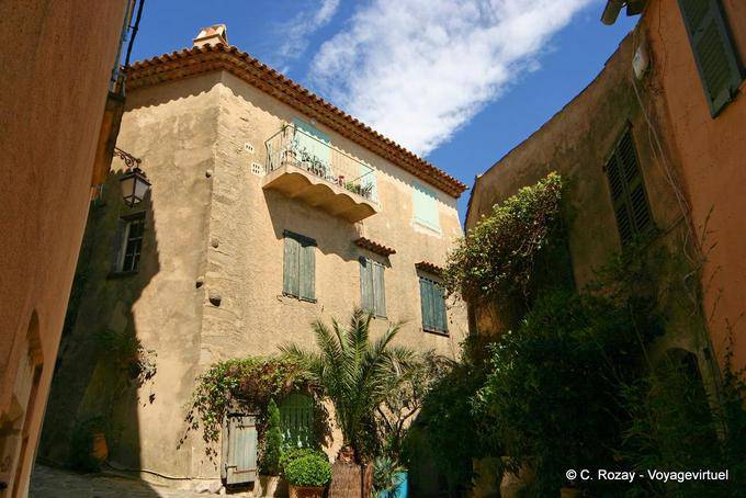 Ramatuelle, maison à balcon unique, Provence, France