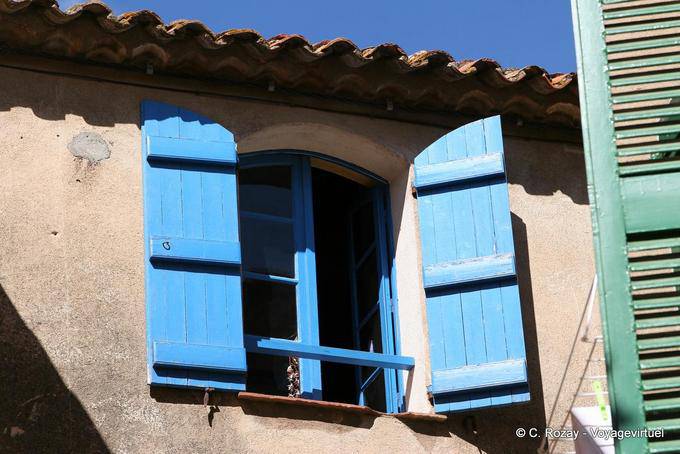 Ramatuelle, les volets bleus, Provence, France
