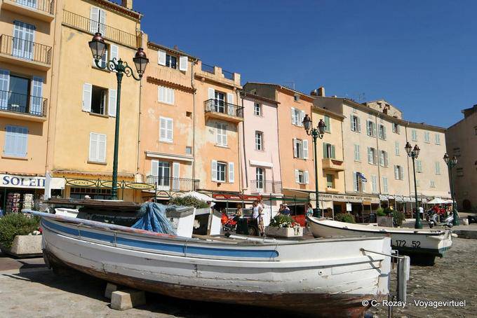 Saint-Tropez, barque de pêche sur le quai Jean Jaurés, Provence, France