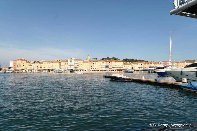 Saint-Tropez, la presqu'île et le port vus du quai de l'Epi, Provence, France