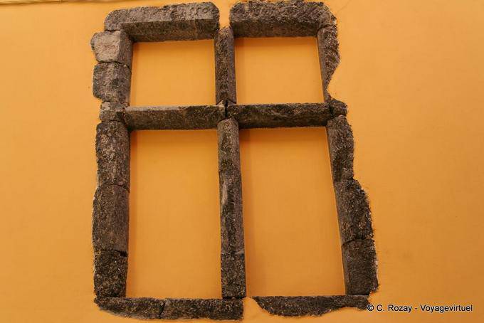 Saint-Tropez, antique fenêtre murée, Provence, France