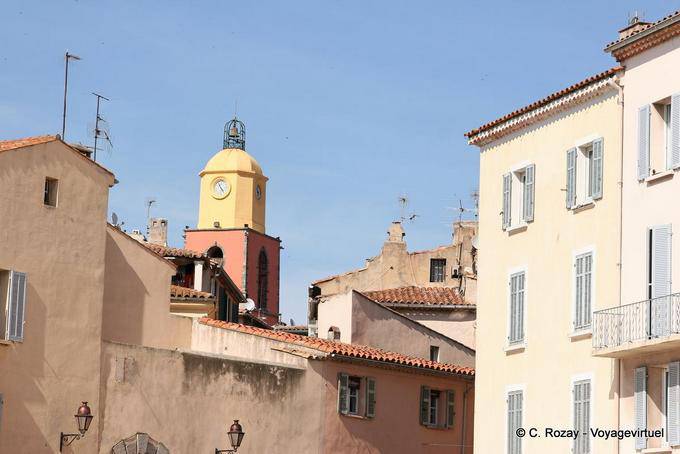 Saint-Tropez, vue sur l' église du XVIIIe de style baroque italien, Provence, France