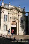 Façade de galerie Ducastel, entre la place Crillon et la rue Vernet, Avignon, France.