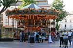 Avignon, manège dans le haut de la rue de la République, France.