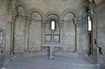 Intérieur de la chapelle basse romane du pont Saint-Benezet, Avignon, France.