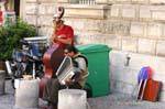 Musiciens de rue, accordéon et contrebasse, Avignon, France.