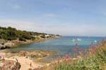 Crique rocheuse de la Côte d'Azur, France.