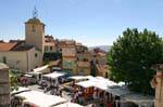 Ramatuelle, marché sur la place de l'Ormeau, France.