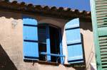 Ramatuelle, les volets bleus, France.
