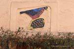 Ramatuelle, art polychrome sur mur, France.