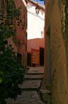 Ramatuelle, ruelle escarpée en gradins, France.