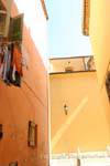 Saint-Tropez, couleurs chatoyantes des rues, France.