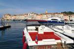Saint-Tropez, autre vue sur le port depuis le quai Hippolyte Bouchard, France.