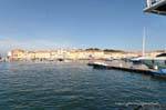 Saint-Tropez, la presqu'île et le port vus du quai de l'Epi, France.