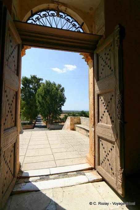 Vue depuis la porte d'entrée du monastère, Aghia Triada Akrotiri - Crète, Grèce