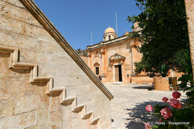 Architecture extérieure du monastère de la Sainte-Trinité, Agia Triada Akrotiri - Crète, Grèce