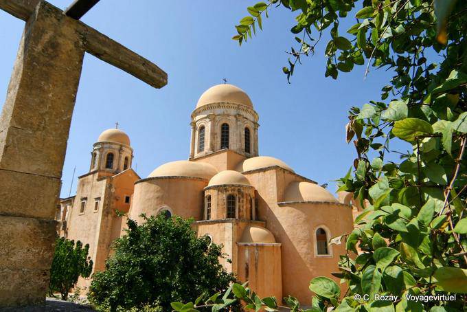 Agia Triada Akrotiri, dômes triconques de l'église du monastère - Crète, Grèce