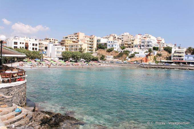 Agios Nikolaos, la plage (on the beach) - Crète, Grèce