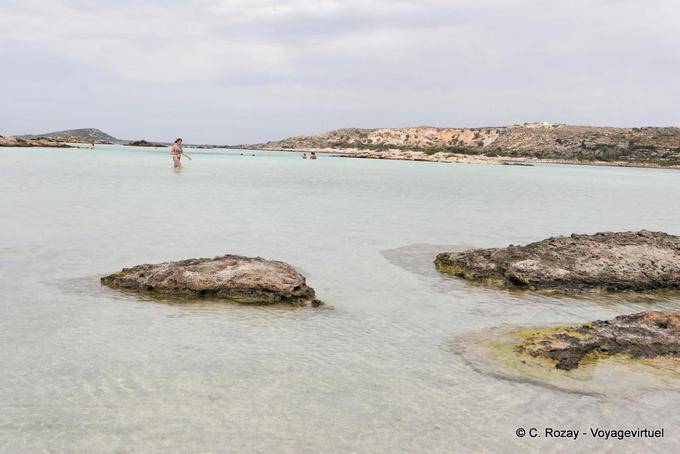 Rochers dans l'eau trasparente, Elafonissi - Crète, Grèce