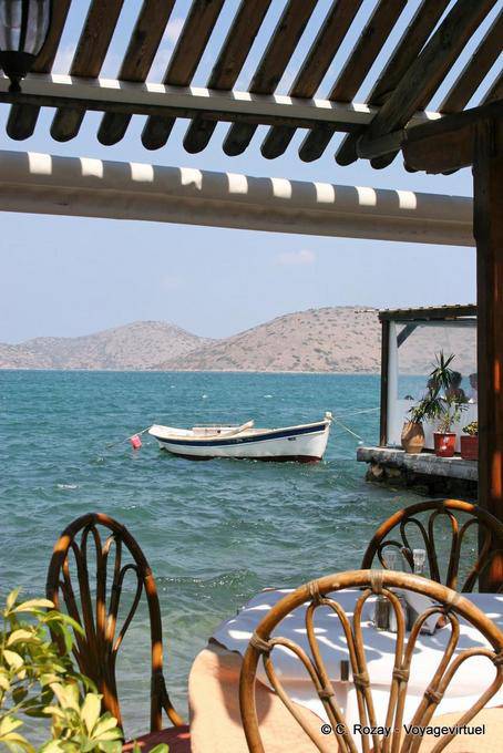 Restaurant les pieds dans l'eau, Elounda - Crète, Grèce