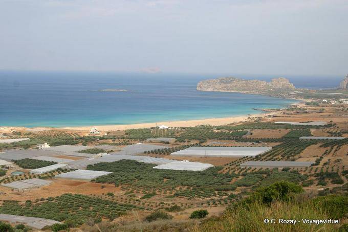 Panorama sur la plage et les serres, Falassarna - Crète, Grèce