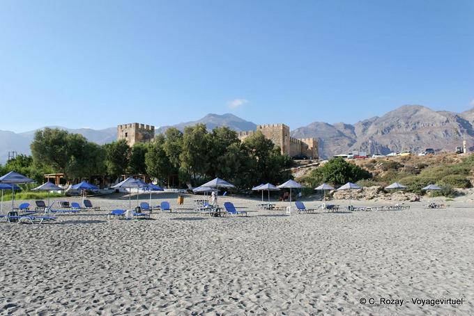 Le château vu depuis la plage, Frangokastello (Φραγκοκάστελλο) - Crète, Grèce