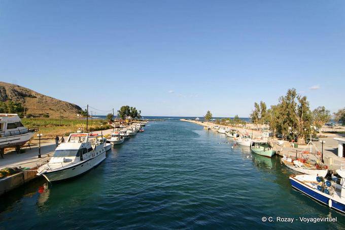Bateaux amarrés dans le canal, Georgioupoli - Crète, Grèce