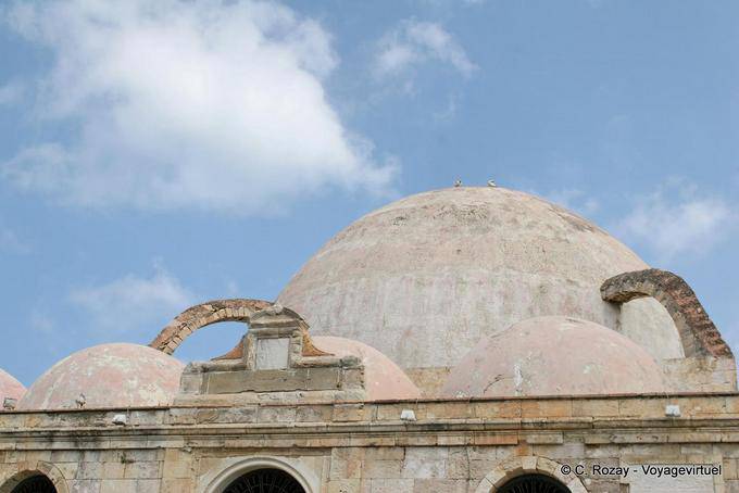 Autre vue sur un dôme de la Mosque Yiali Tzami, Chania (τα Χανιά) - Crète, Grèce