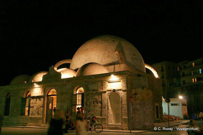 Mosque of Kioutsouk Hassan by night, Ottoman Era Chania (La Canée) - Crète, Grèce