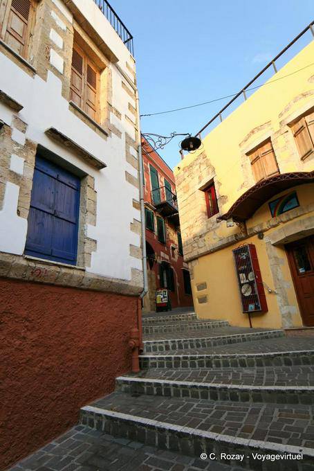 Escaliers dans le haut de la Zampeliou, vieille la Canée - Crète, Grèce