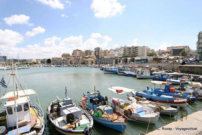 Le vieux port depuis la Leof. Nearchou, Iraklio (Héraklion) - Crète, Grèce