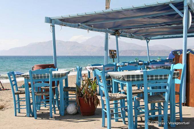 Kalamaki, restaurant pieds dans l'eau face à la mer de Lybie - Crète, Grèce