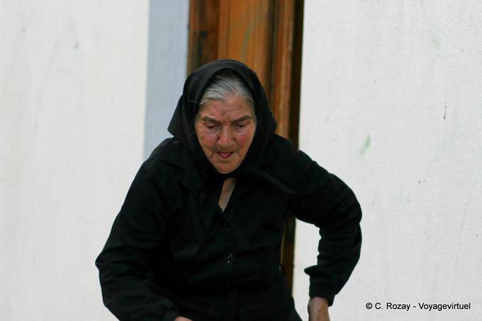 Ancienne qui tire la langue, Lassithi - Crète, Grèce