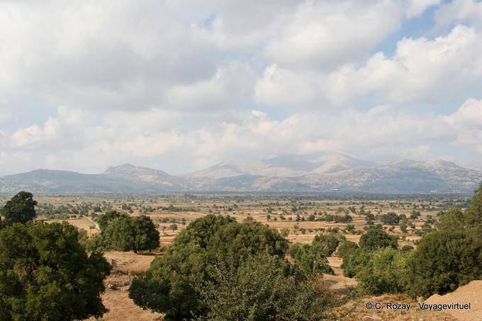 Panorama sur le plateau de Lassithi et la chaine du Dikti - Crète, Grèce