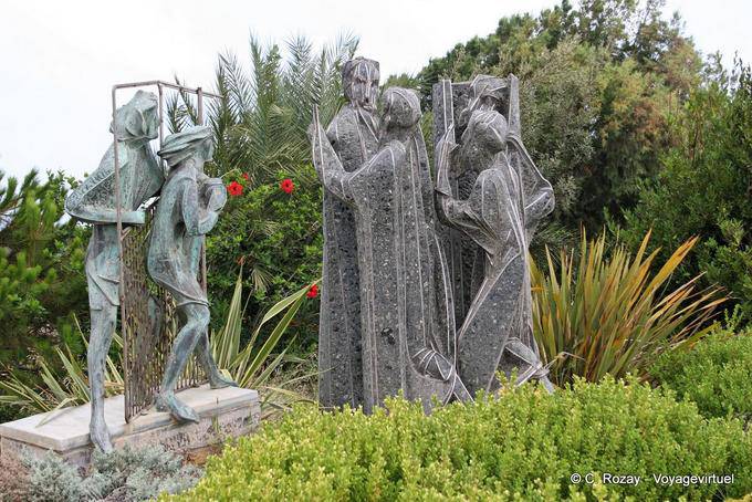 Sculpture récente de l'artiste Manolis Tzobanakis, Moni Toplou - Crète, Grèce