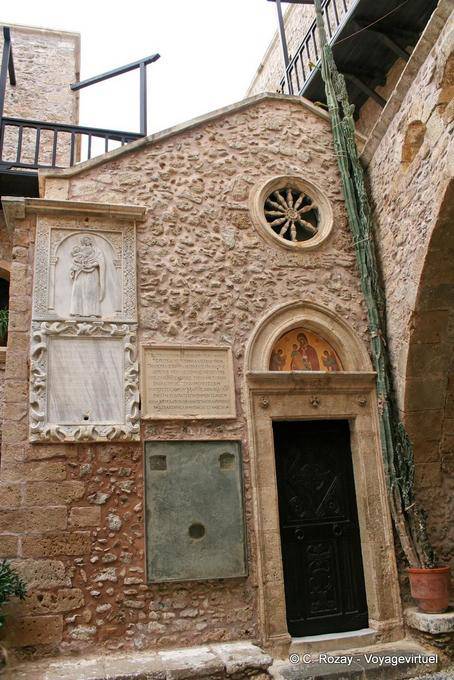 Façade de la chapelle dédiée à la Vierge, Moni Toplou - Crète, Grèce