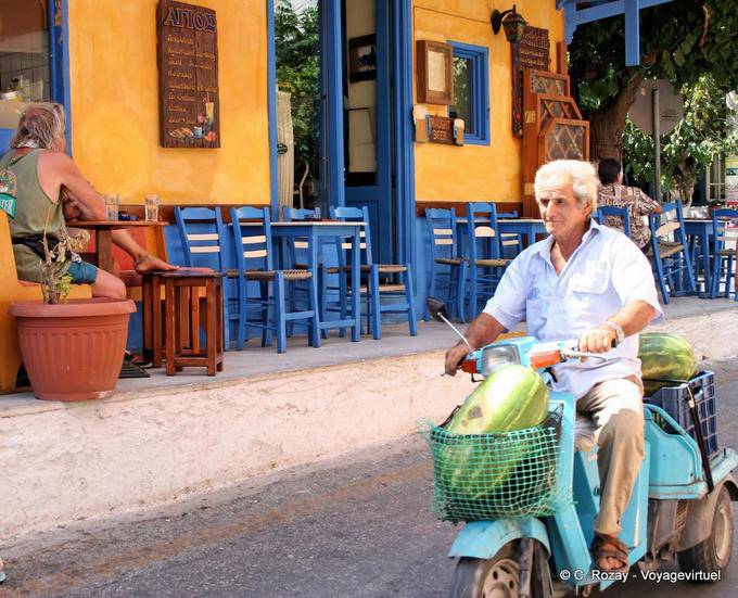 Paleochora, couleurs de taverne au centre - Crète, Grèce