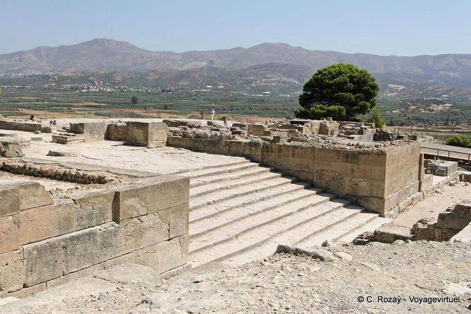 Les escaliers de l'entrée ouest du palais Phaistos - Crète, Grèce