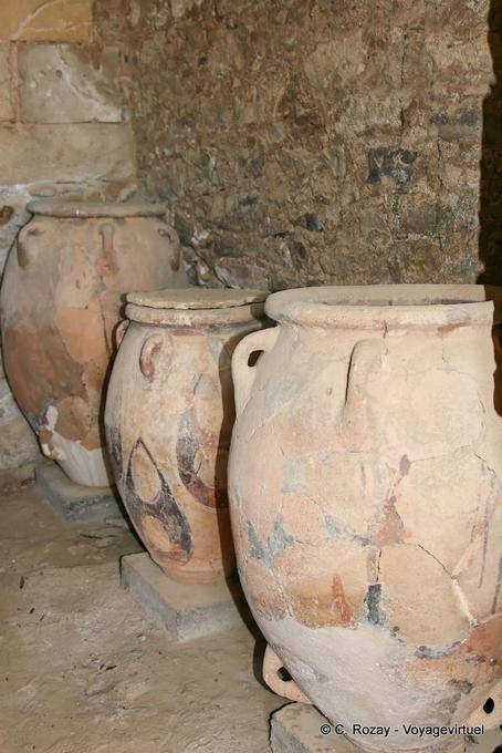 Groupe de jarres peintes dont deux avec couvercle, Phaistos - Crète, Grèce
