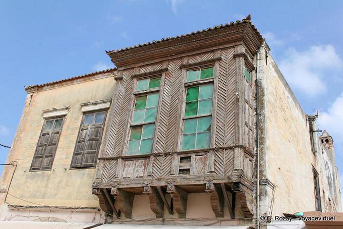 Réthymnon, finesse pour un balcon en bois datant de l'époque turque - Crète, Grèce