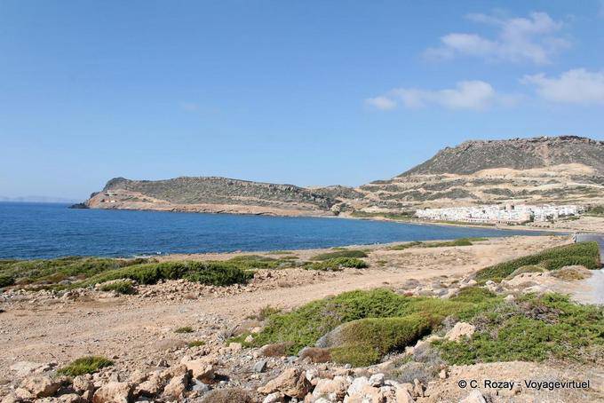 Sitia, vue depuis point de vue entre Dionisos et Tripitos sur la côte à l'est - Crète, Grèce
