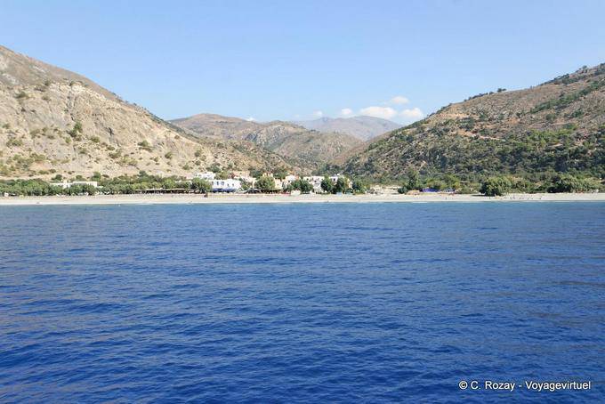 Sougia, le village vu depuis la mer de Lybie - Crète, Grèce